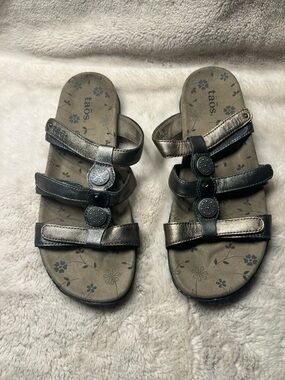 Taos Sandals womens size 8